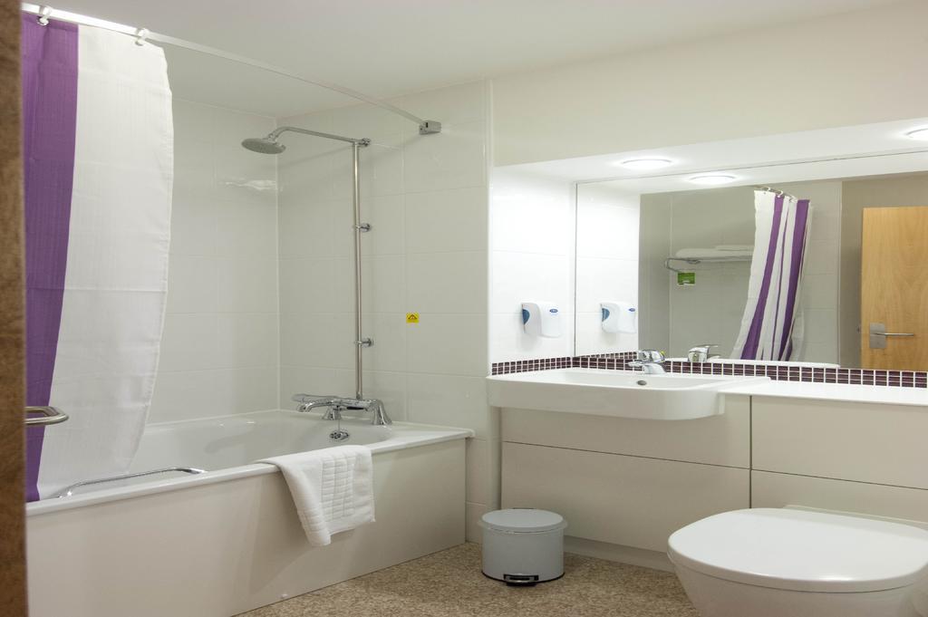 Premier Inn Ashford - Eureka Park Room photo