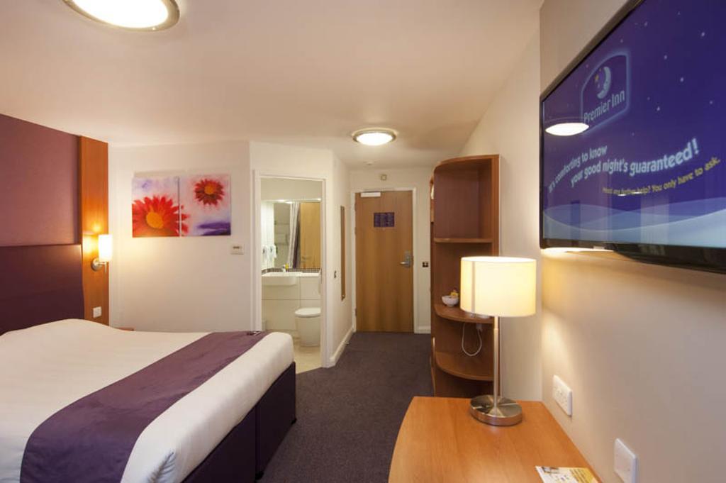 Premier Inn Ashford - Eureka Park Exterior photo