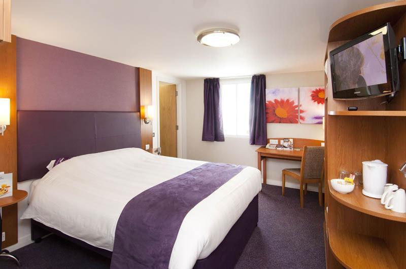 Premier Inn Ashford - Eureka Park Exterior photo
