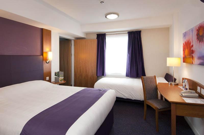 Premier Inn Ashford - Eureka Park Exterior photo