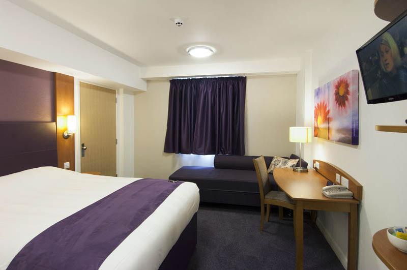 Premier Inn Ashford - Eureka Park Exterior photo